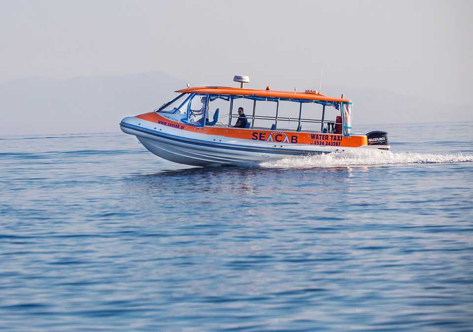 The fast SeaCab boat is a convenient alternative to traditional ferries from Skiathos to Skopelos